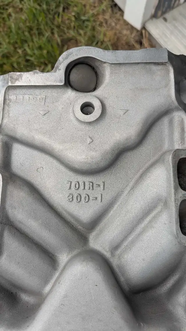 Holley Street Dominator intake manifold  in Engine & Engine Parts in Calgary - Image 6