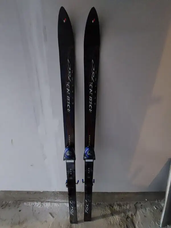 Skis alpin Rossignol et bottes- Rossignol downhill skis & boots in Ski in West Island - Image 3