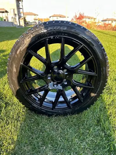 mag toutes saison 5x112mm 17x7.5” Pneu pas inclut servi 3 hiver acheté chez Vw avec l’auto en févrie...