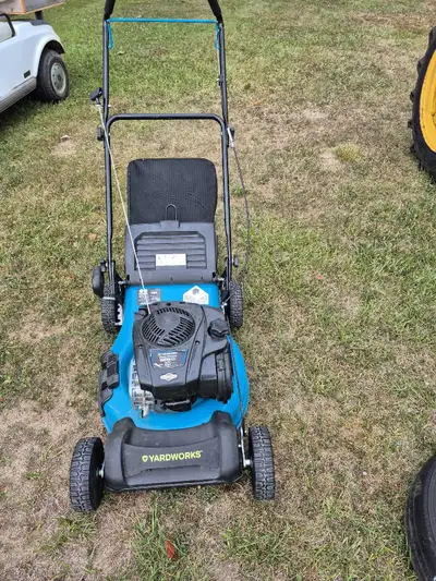 Yard works push mower Runs great