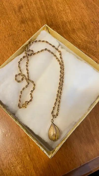 10k Italy necklace and pendant , View more