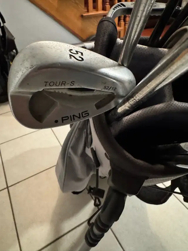 Taylor made golf club set with bag (right handed) in Golf in Markham / York Region - Image 7