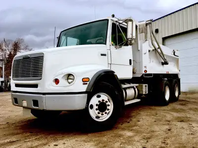 2000 Freightliner FL112 C12 Cat 6 spd Allison Automatic, Hendrickson rear suspension with recent bus...
