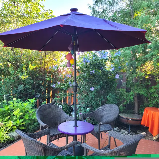 9 Ft Outdoor Patio Umbrella with Custom  made  Base in Outdoor Décor in St. Catharines - Image 6