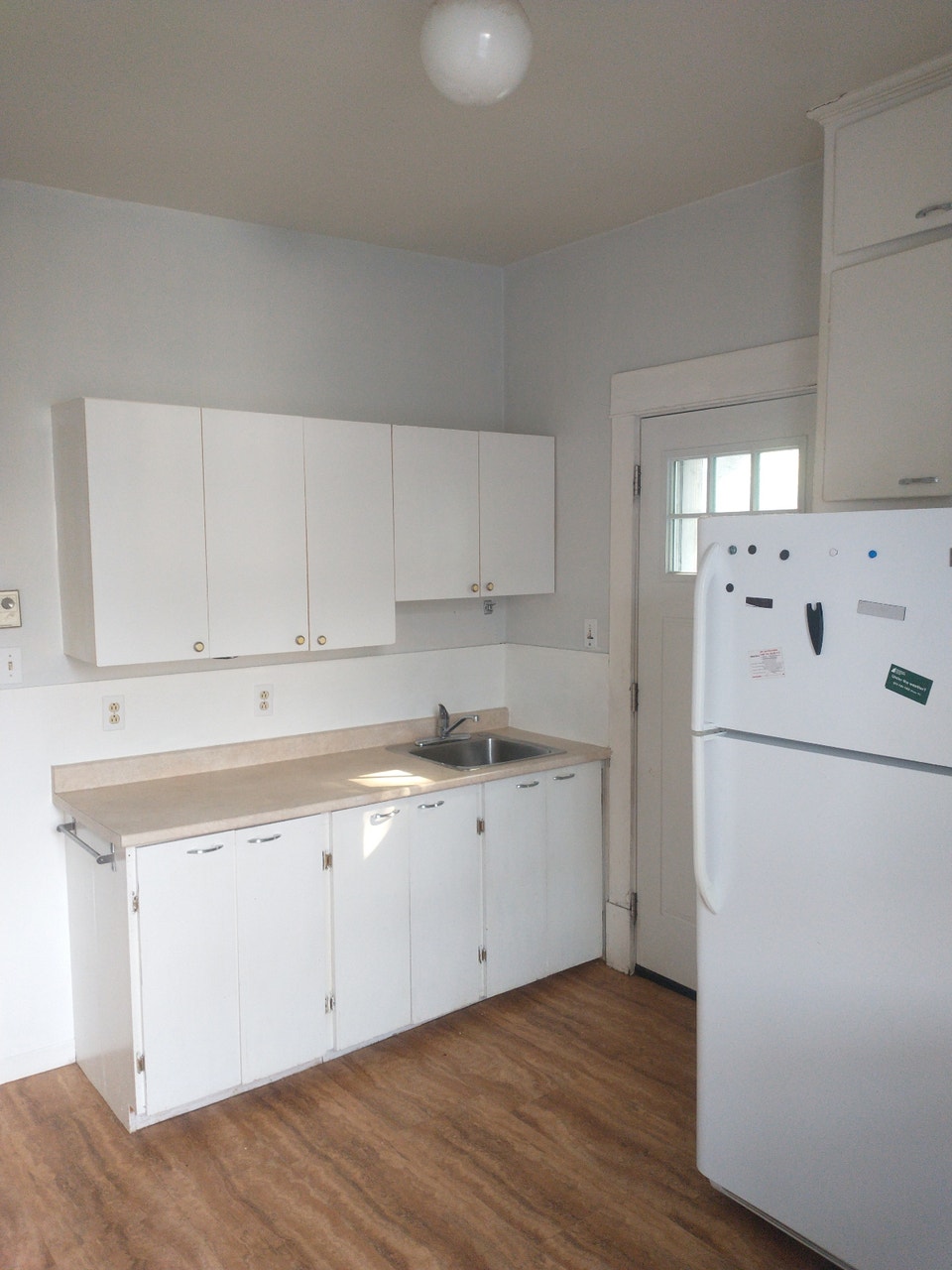 2 bdrm Old Ottawa East- Main/Hazel- short commute to CHEO 3