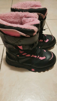 Kids(girls)snow boots size 2