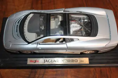 Maisto Jaguar XJ220 in great condition. I believe it is 1:18 scale.