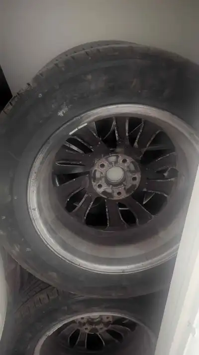 Alloy rims are from a Hyundai Tucson 2017, like new. Rims bolt pattern 5x114.3