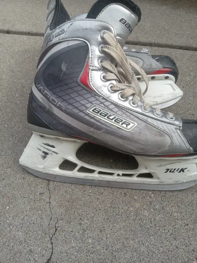 Hockey skates in Hockey in Prince George - Image 2