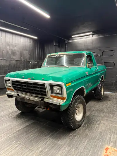 1978 Ford Bronco 4x4 ready to be restored to the Original Red + Ranger XLT Free Wheeling Package to...