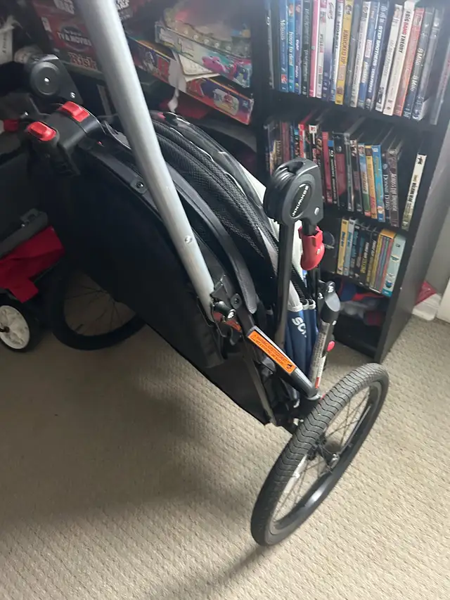 Schwinn bike trailer in Strollers, Carriers & Car Seats in Mississauga / Peel Region - Image 2