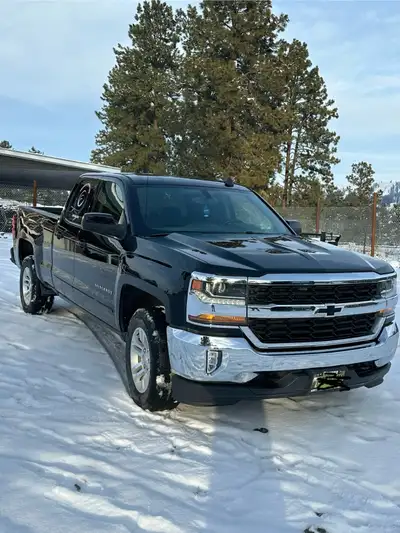 2019 chev 1500 LD Lt 4x4 with LOW KMS. 355hp v8 6 speed auto transmission with up to 9200lbs of towi...