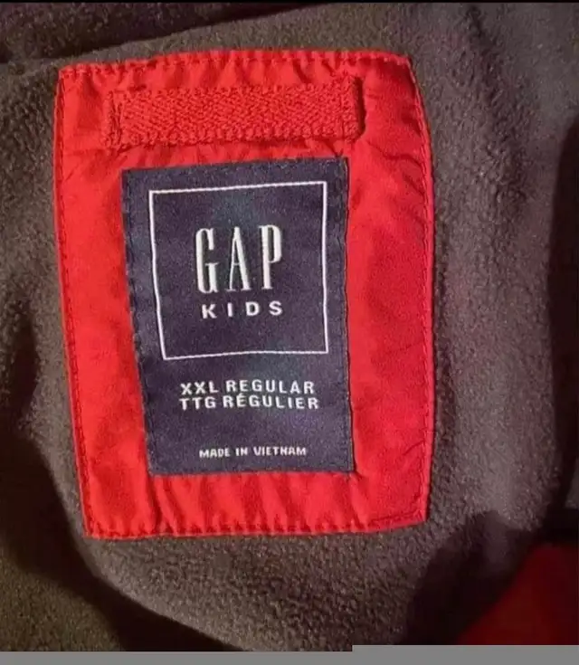 Kids Gap winter jacket in Kids & Youth in Markham / York Region - Image 5