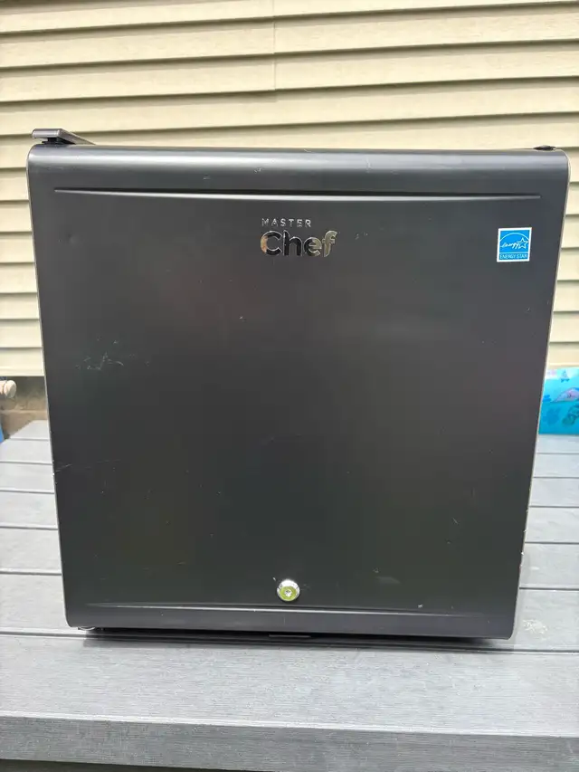 Master Chef Mini Fridge in Refrigerators in City of Halifax - Image 2