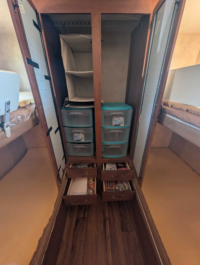 2015 Wildwood 281QBXL- Quad bunk travel trailer in Travel Trailers & Campers in Medicine Hat - Image 4