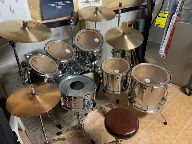 Early 80s Vintage Pearl 7 Piece MX Maple Shell Drum Kit in Drums & Percussion in Mississauga / Peel Region - Image 3