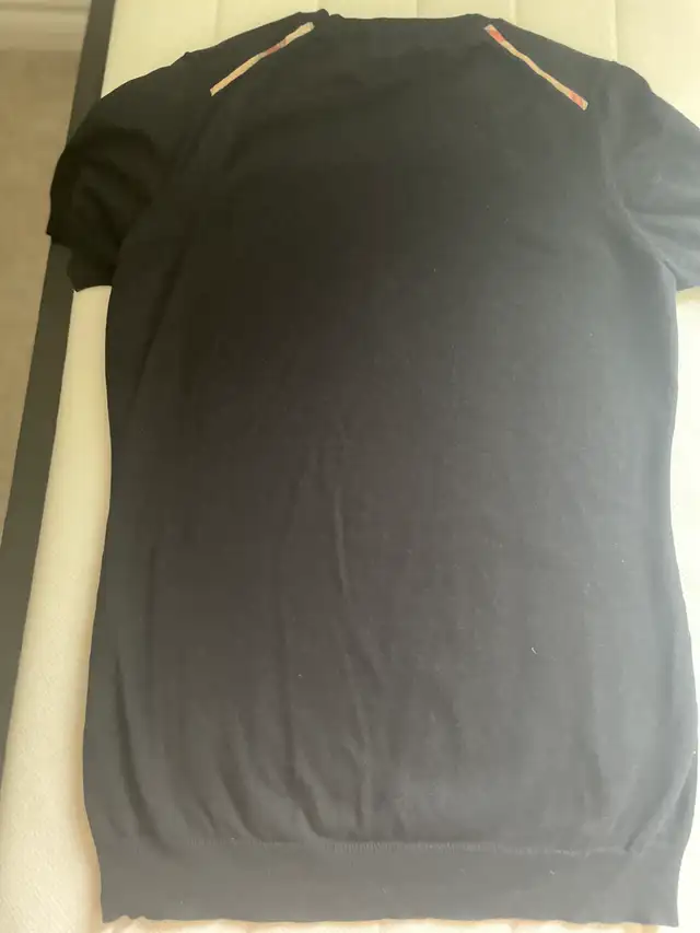 Burberry short sleeve semi fitted round neck t shirt for women in Women's - Tops & Outerwear in Mississauga / Peel Region - Image 6