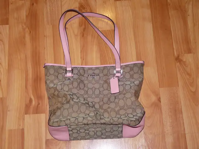 Coach Purse in Women's - Bags & Wallets in Sudbury - Image 3
