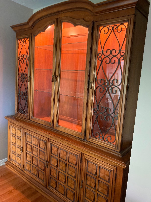 Free lovely china Hutches & Display Ottawa Kijiji