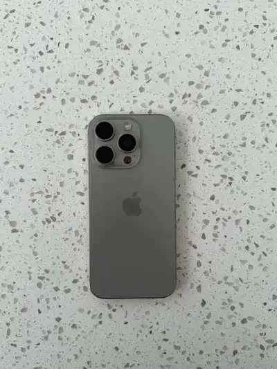 iPhone 16 Pro 256 Go – Titane naturel, View more