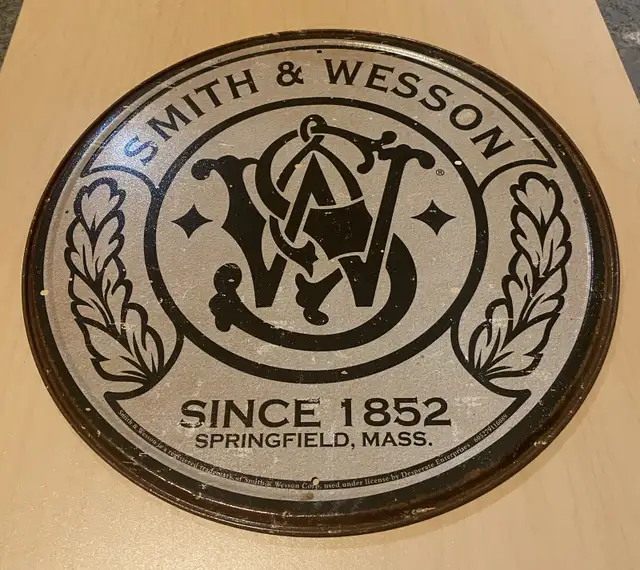 Smtih & Wesson Tin Sign64840215173507120