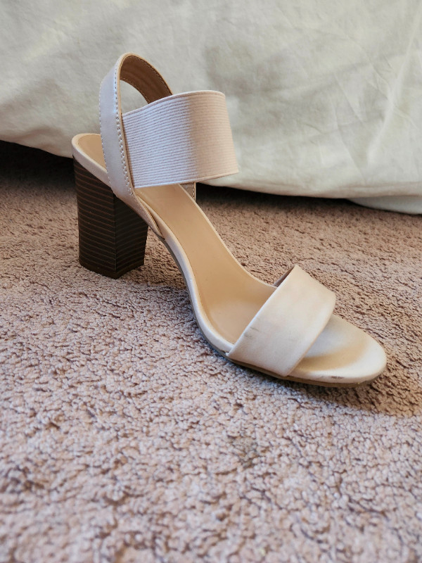 Nude Coloured Sandals (Womens Size 7.5 - 8) in Women's - Shoes in Mississauga / Peel Region - Image 4