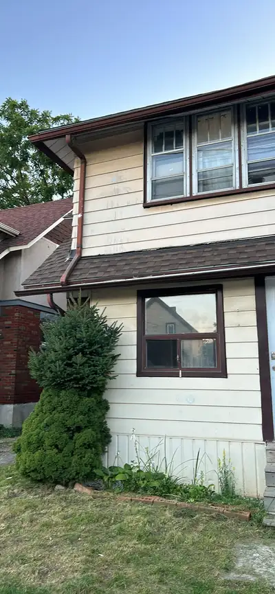 One bedroom one bathroom house for rent in shared house