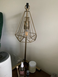 Diamond shaped gold metal lamp