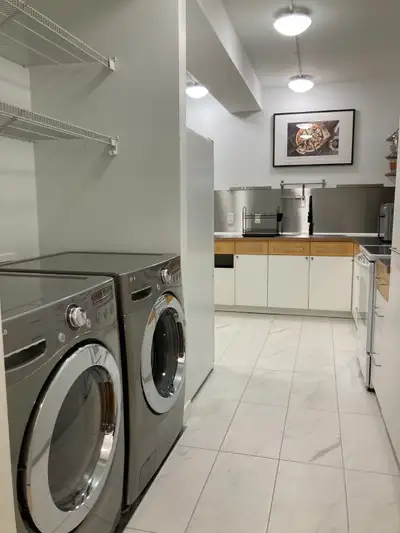 Spacious short- or long-term accommodation with bedroom, bathroom and den/office plus shared kitchen...