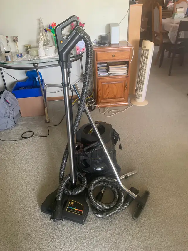 Rainbow Vacuum Cleaner in Vacuums in Winnipeg - Image 4