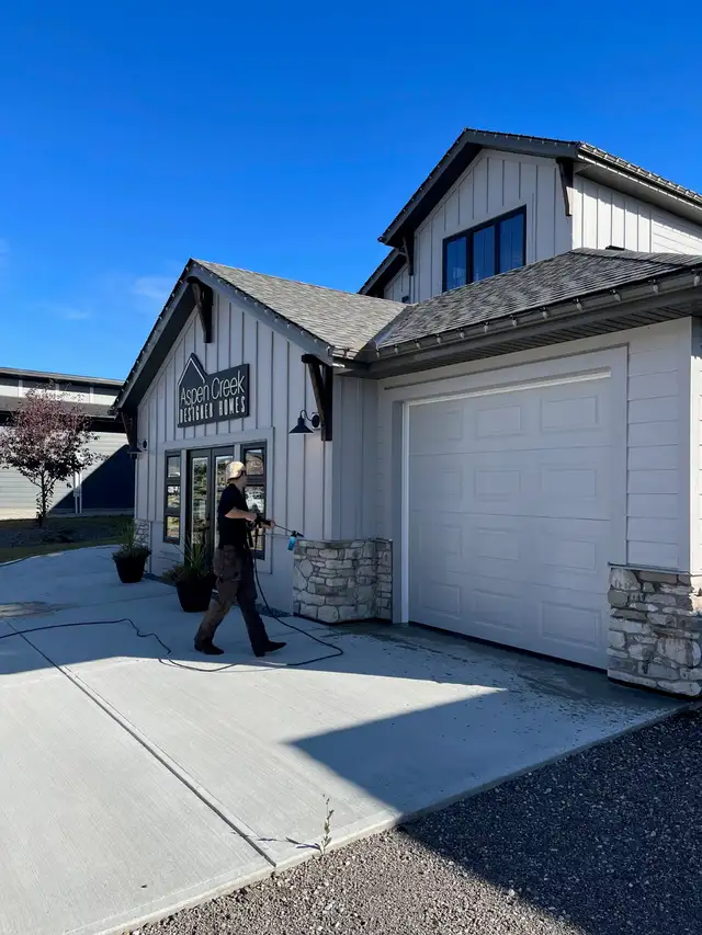 Gutter & Eavestrough Cleaning - Calgary in Lawn, Tree Maintenance & Eavestrough in Calgary - Image 6