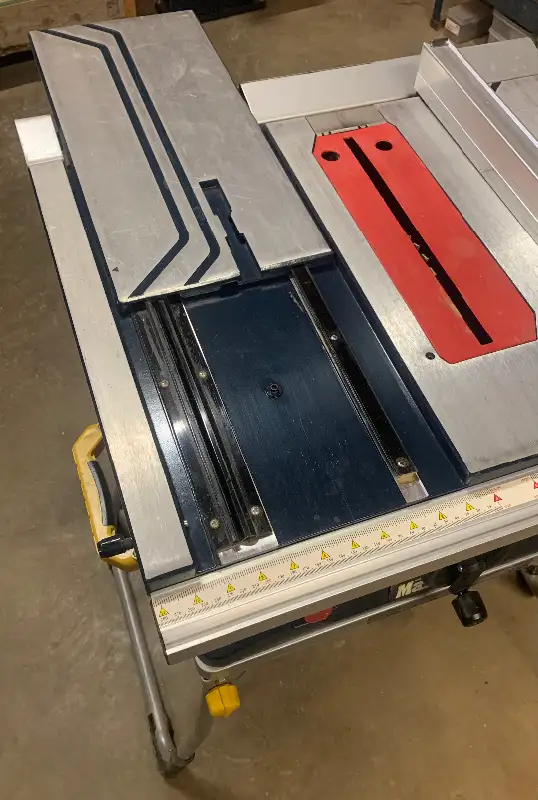 10 inch Mastercraft Table Saw In Excellent Condition in Power Tools in Red Deer - Image 5