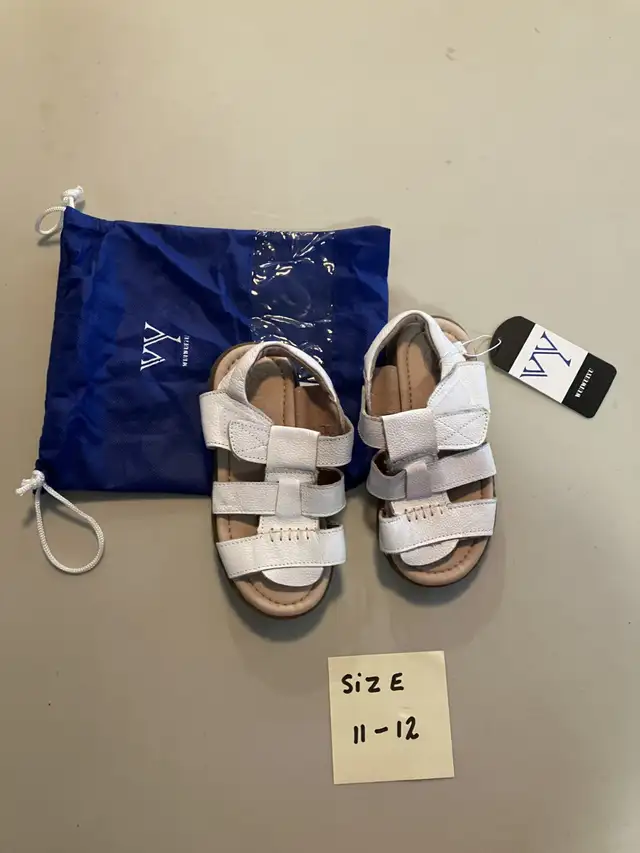 New Girl Kid Shoes---Nouveau Soulier Fille Enfant--Size 11-12 in Kids & Youth in City of Montréal - Image 2
