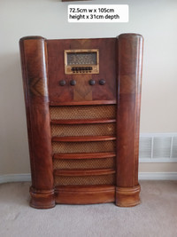 Antique RCA floor radio, needs some work, body in good condition