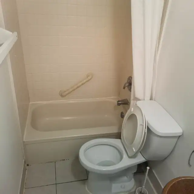 Downtown Spadina Private Studio Sublet in Short Term Rentals in City of Toronto - Image 8