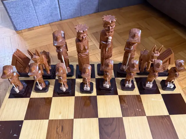 Vintage Wooden Chess Set in Toys & Games in City of Toronto - Image 4