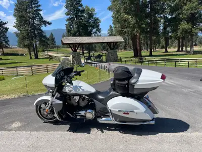 2015 Victory Cross Country Tour 50,202 kms Serviced at Elk Island Motorsports regularly have service...