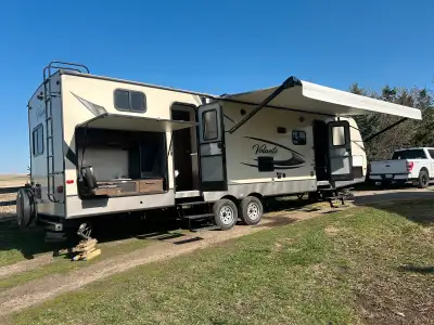 2018 crossroads volante bunkhouse model Selling as we are needing a horse trailer for growing family...
