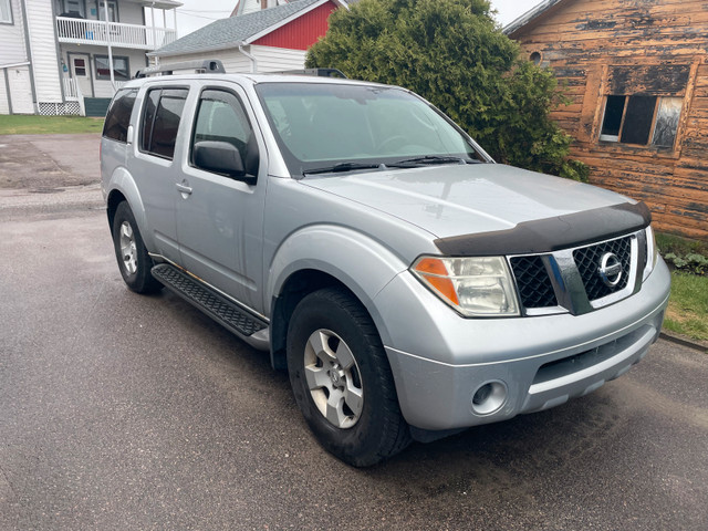 Nissan Pathfinder 2005 7 passagers dans Autos et camions  à Lac-Saint-Jean