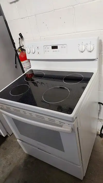 Insignia 30” Electric Stove5 Cu. Ft. Oven | White | Used, View more
