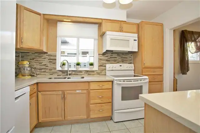 3-Bedroom Main-Floor Bungalow – Oshawa in Long Term Rentals in Oshawa / Durham Region - Image 8