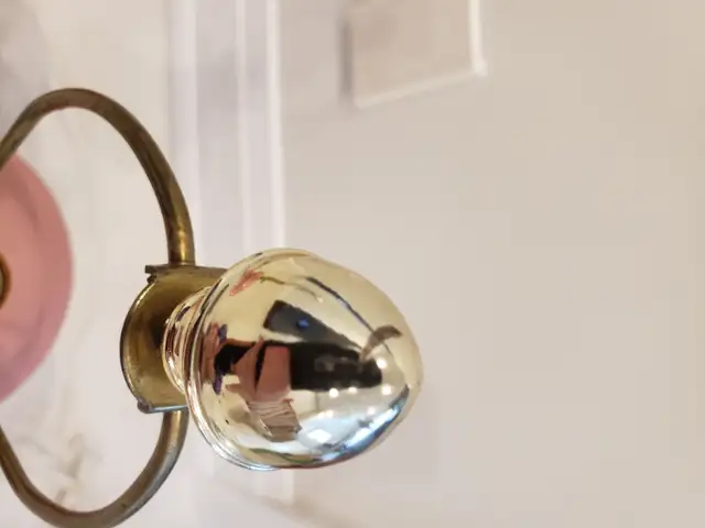 2 Vintage 1980s Pink Table Lamps in Indoor Lighting & Fans in Markham / York Region - Image 4