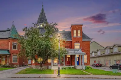 Welcome to Hanna House in Historic downtown Kemptville! This stately brick Victorian mansion was bui...