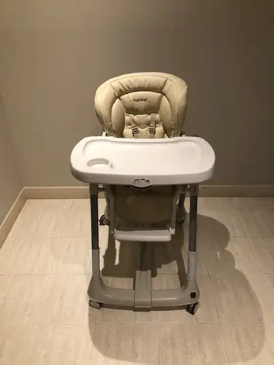 Peg Perego Prima Pappa Best High Chair Used but still in good condition especially the way it moves...