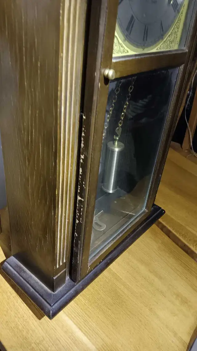 Vintage Tempus Fugit Pendulum Wall Clock in Home Décor & Accents in City of Toronto - Image 5