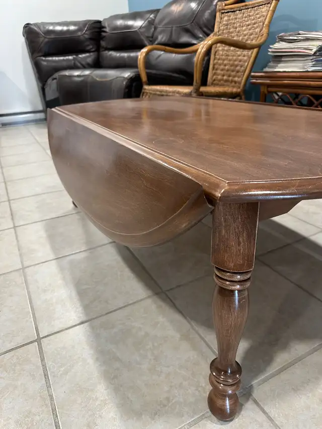 Table de salon in Dining Tables & Sets in Trois-Rivières - Image 3