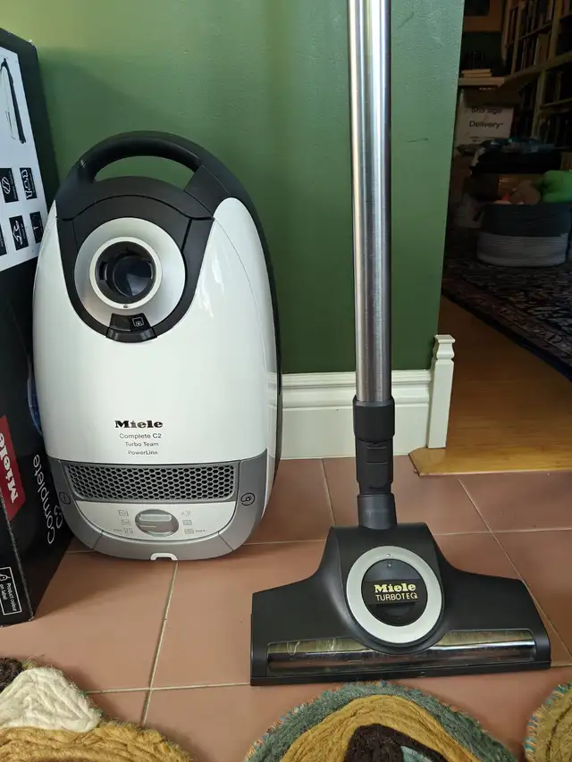 Miele Complete C2 Vacuum (Hardfloor PowerLine, SFAE0) in Vacuums in City of Toronto - Image 3