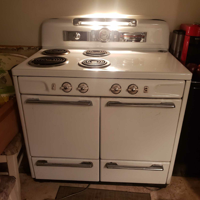 1953 Moffat 2 door electric stove. in Stoves, Ovens & Ranges in City of Toronto - Image 2