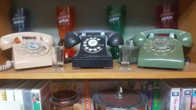 TROIS SUPER TÉLEPHONE, View more