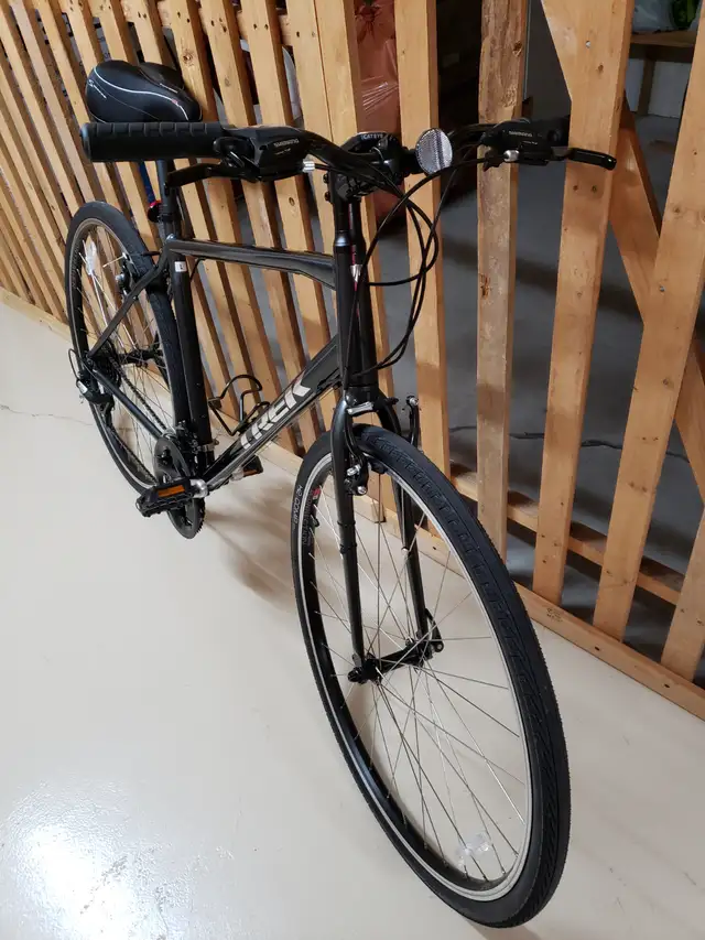 Velo Trek FX1 très bon état in Road in Lévis - Image 3